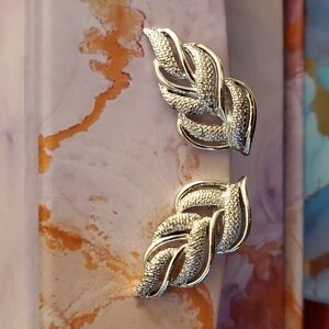 Vintage CORO Signed Silver Tone Leaf / Feather CLIMBER  Clip On Earrings